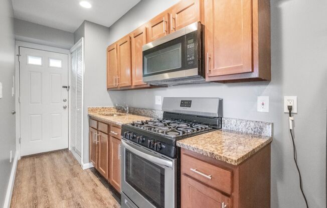 Lovely 2 BR/1 BA Apartment in Deanwood!