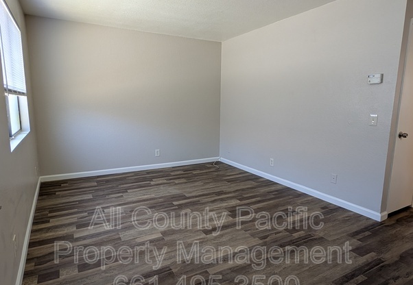 8742 E UNIVERSITY 6
