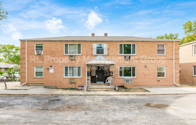 2 beds, 1 bath, 775 sqft, $825, Unit A