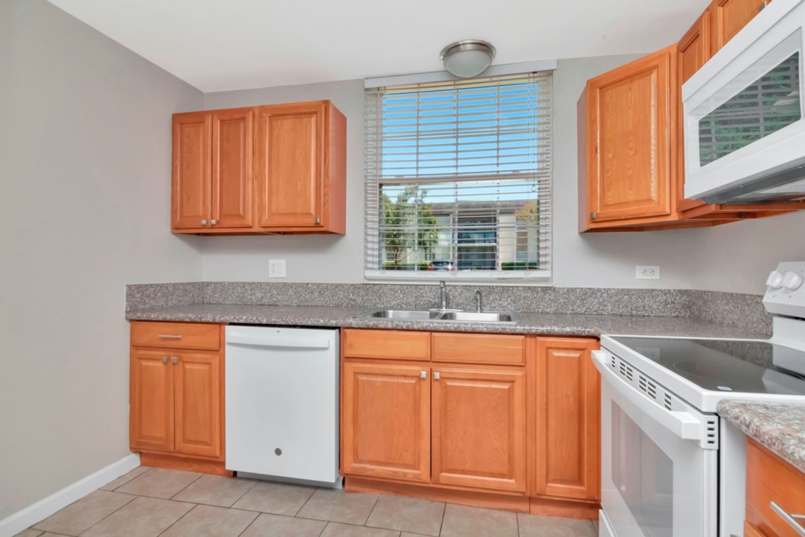 Ground Floor - Corner/End Unit - Upgraded 2/2 for Lease in Brandon, FL.