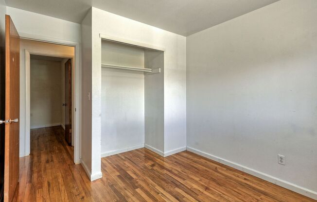 3 beds, 1 bath, $1,575, Unit 2821 Stanford Rd