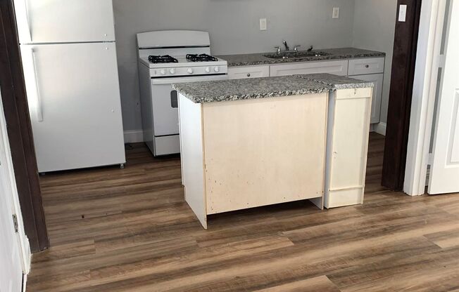 $399.00 Move In SPECIAL - Updated Studio Apartment in Fort Worth: Classic Style with Updates