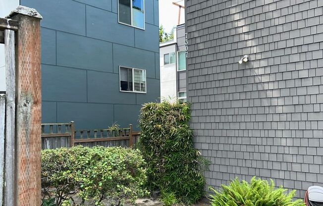 7307 Bainbridge Pl SW