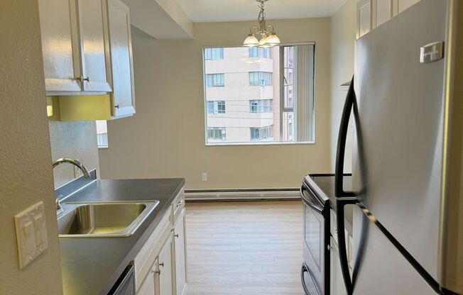 2 beds, 1 bath, 856 sqft, $1,825, Unit 505