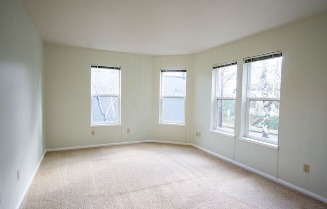 Lair Hill: Great 2 Bed 2 Bath with DW, W/D & Deck Ready Mid-May!