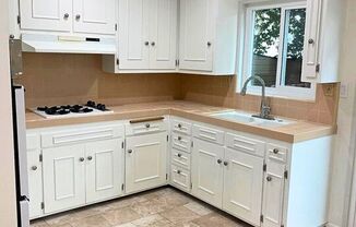 1438 S BARRINGTON AVE