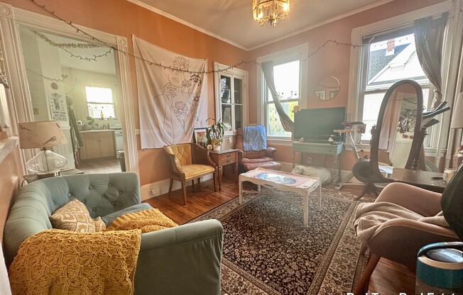 52 DUSTIN ST