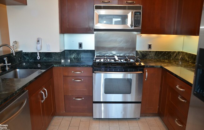 272 W 107 ST