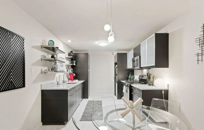 2 beds, 2 baths, 1,100 sqft, $1,850, Unit 102