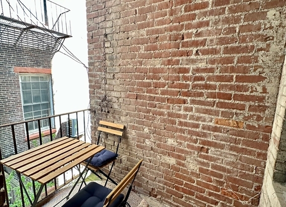 2 beds, 1 bath, $4,200, Unit 2