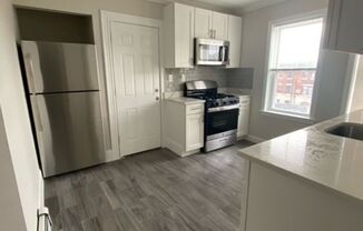4 bedroom 1 bath available in Allston. Washer/dryer in unit!