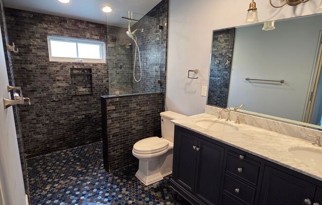 2 Bedroom, 2 Bath House Near the Beach