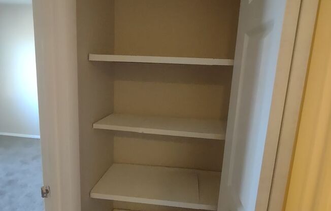 2 beds, 1.5 baths, 900 sqft, $959, Unit 3127G
