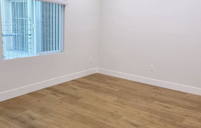 1 bed, 1 bath, $1,750, Unit 3522 N. Broadway Ave. - Unit 8