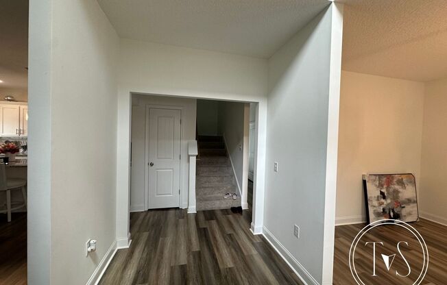 RATE DROP ALERT (was $2500/month) and FALL MOVE-IN SPECIAL: $1000 OFF 1ST MONTH'S RENT!*