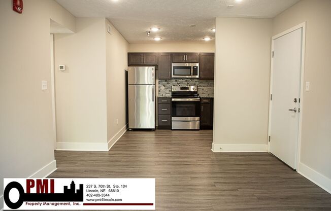 2 beds, 1 bath, $1,050, Unit 4001 Holdrege St. #7