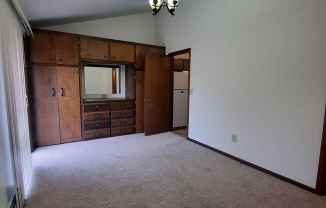 1 bed, 1 bath, $850, Unit #6