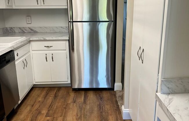 2 beds, 1 bath, $1,725, Unit D05