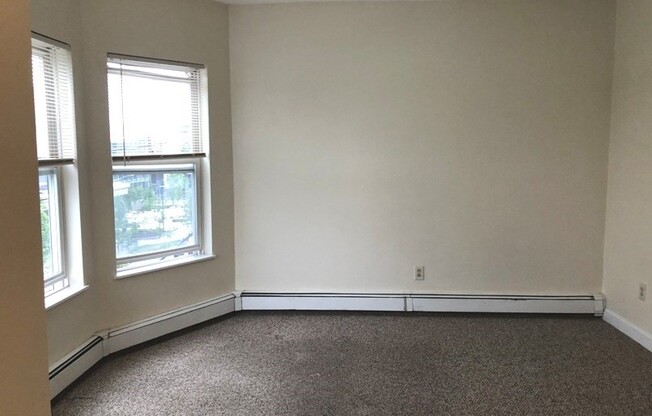 2 beds, 1 bath, 700 sqft, $3,300, Unit 6(3A)