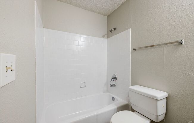 1 bed, 1 bath, 700 sqft, $875, Unit 1-10T