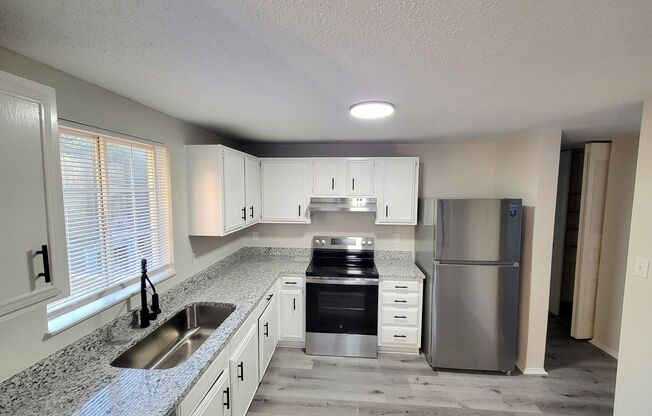 4 Bedrooms in East Charlotte, Split Level For Rent!