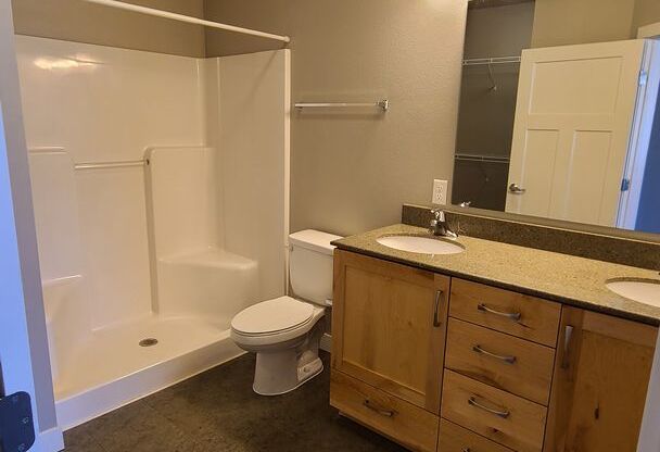 3 beds, 2 baths, $1,750, Unit 239