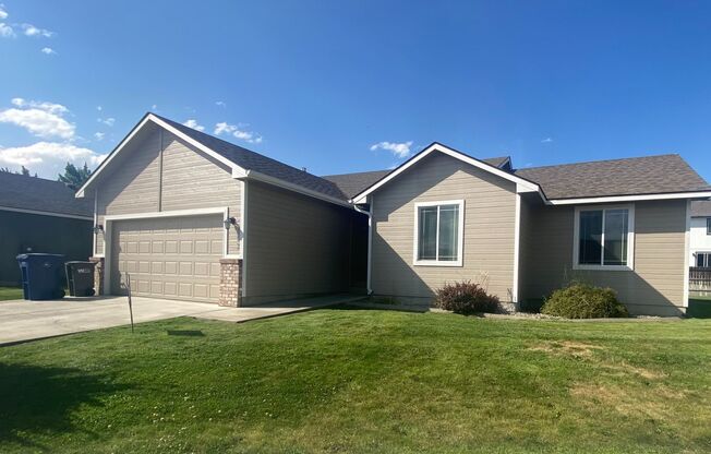 3 Bedroom Home on Cul-De-Sac for Rent!