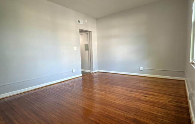 1 bed, 1 bath, 600 sqft, $1,100, Unit Unit 4