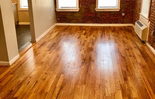 Studio, 1 bath, 430 sqft, $950, Unit Unit #3