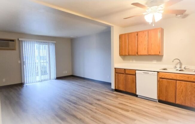 2 beds, 2 baths, 815 sqft, $1,400, Unit B23