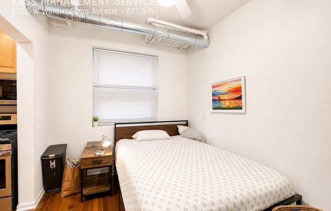 677.5 West Wrightwood Avenue