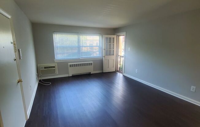 2 beds, 1 bath, 756 sqft, $1,955, Unit 212B