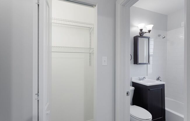 Studio, 1 bath, 375 sqft, $1,470, Unit 507