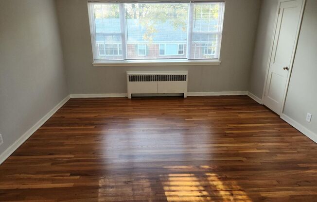 2 beds, 1 bath, 897 sqft, $2,335, Unit G-14