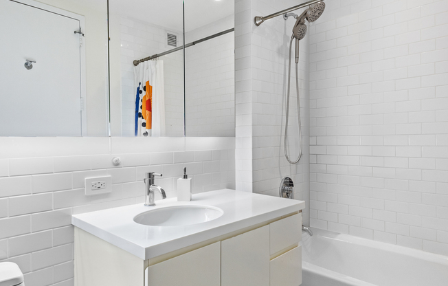 2 beds, 2 baths, $6,100, Unit 5C