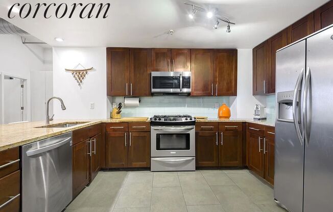 105 LEXINGTON AVE