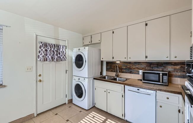 Evolve Real Estate: Charming 2 Beds/1 Bath Duplex Just 5 Minutes From Downtown Denver!