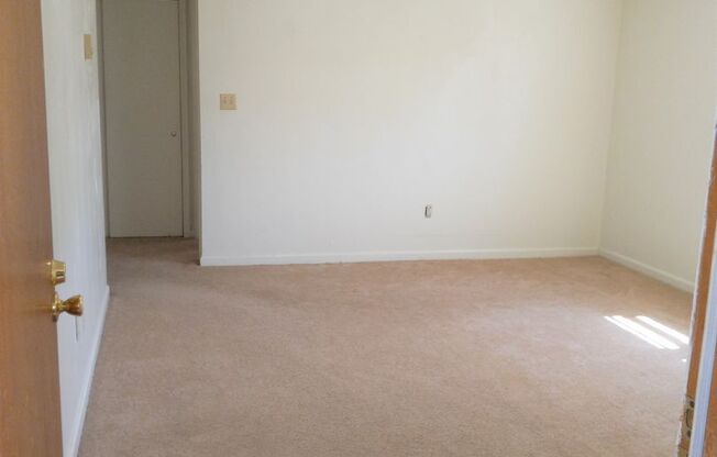 2 beds, 1 bath, 903 sqft, $1,170, Unit K-12