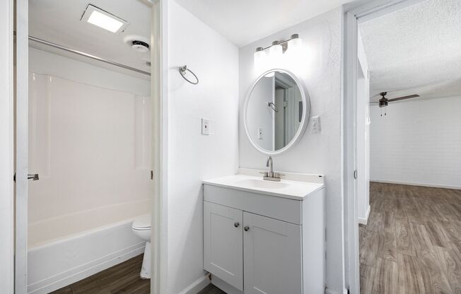 2 beds, 1 bath, 780 sqft, $1,149, Unit 11502