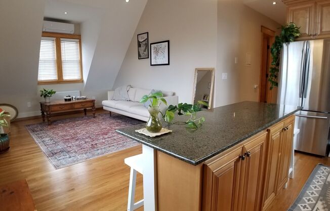 1 bed, 1 bath, 625 sqft, $1,425, Unit 219-3R