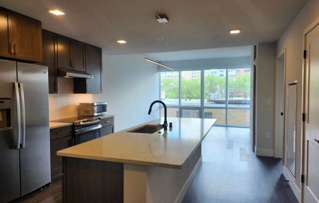 1 bed, 1 bath, 808 sqft, $2,450, Unit #425