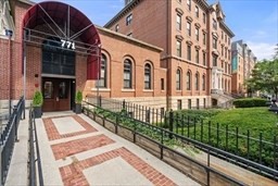 1 bed, 1.5 baths, 869 sqft, $3,950, Unit 201