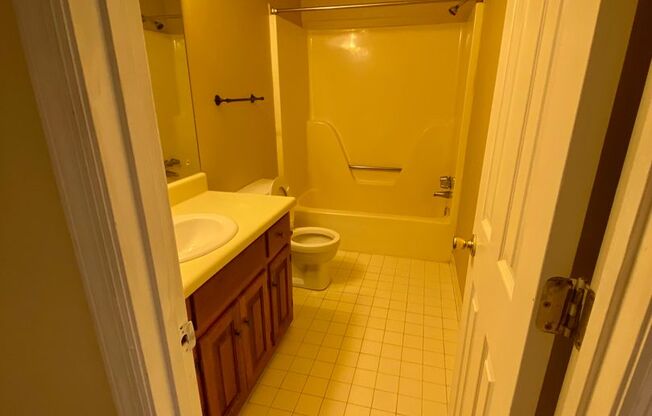 2 beds, 2.5 baths, 1,188 sqft, $1,400, Unit 108