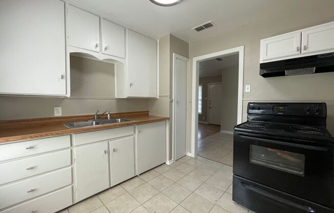 3 beds, 1 bath, $1,395