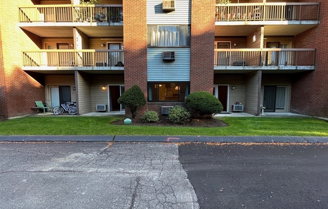 2 beds, 2 baths, 1,055 sqft, $2,650, Unit 114