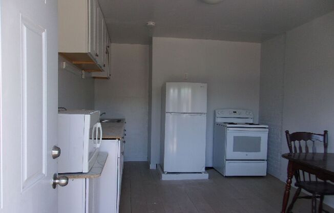 1 bed, 1 bath, $500, Unit #18 A Mountair Motel