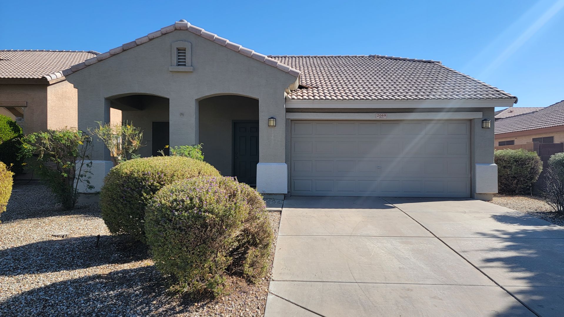 Excellent price on this rental home in Goodyear!  Community pool!