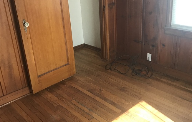 3 beds, 1 bath, $1,900