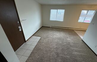 2 beds, 1 bath, $795, Unit 2