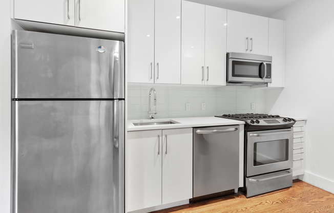 245 W 25 ST